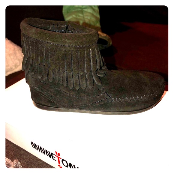 Minnetonka Other - Minnetonka Double Fringe side zip black